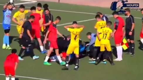 UZNEMIRUJUĆE: Fudbaler (17) preminuo nakon povreda zadobijenih tokom meča (VIDEO) UZNEMIRUJUĆE: Fudbaler (17) preminuo nakon povreda zadobijenih tokom meča (VIDEO)