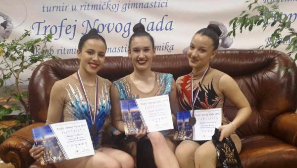 БРОНЗЕ ЗАСЈАЛЕ КАО ЗЛАТО: Параћинске гимнастичарке на „Трофеју Новог Сада“ БРОНЗЕ ЗАСЈАЛЕ КАО ЗЛАТО: Параћинске гимнастичарке на „Трофеју Новог Сада“