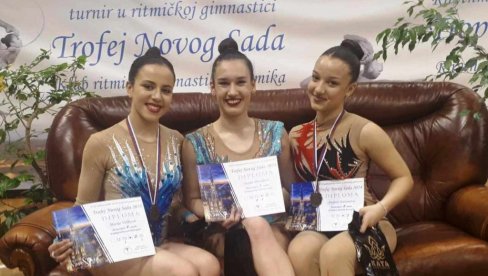 БРОНЗЕ ЗАСЈАЛЕ КАО ЗЛАТО: Параћинске гимнастичарке на „Трофеју Новог Сада“ БРОНЗЕ ЗАСЈАЛЕ КАО ЗЛАТО: Параћинске гимнастичарке на „Трофеју Новог Сада“