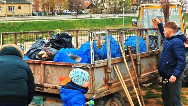 ПАРАЋИНЦИ ЗАВРНУЛИ РУКАВЕ: Први пут у граду на Црници национална акција ПАРАЋИНЦИ ЗАВРНУЛИ РУКАВЕ: Први пут у граду на Црници национална акција