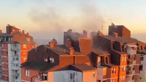 POŽAR NA BEŽANIJSKOJ KOSI: Veliki dim se nadvio nad soliterom, sve vrvi od vatrogasaca (VIDEO) POŽAR NA BEŽANIJSKOJ KOSI: Veliki dim se nadvio nad soliterom, sve vrvi od vatrogasaca (VIDEO)