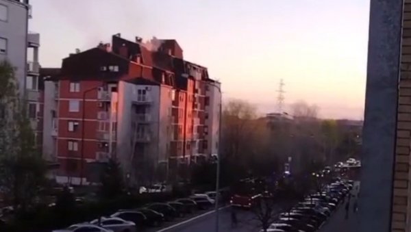 ДЕТАЉИ ПОЖАРА НА БЕЖАНИЈСКОЈ КОСИ: Има повређених, сумња се да је ватра букнула у овом делу стана (ВИДЕО) ДЕТАЉИ ПОЖАРА НА БЕЖАНИЈСКОЈ КОСИ: Има повређених, сумња се да је ватра букнула у овом делу стана (ВИДЕО)