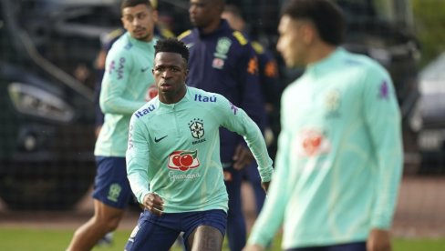 OVO SE NE PAMTI: Nikada pre konferencija fudbalske reprezentacije Brazila nije bila ovakva (VIDEO) OVO SE NE PAMTI: Nikada pre konferencija fudbalske reprezentacije Brazila nije bila ovakva (VIDEO)