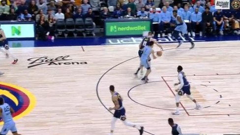 MALI, GDE ĆEŠ?! Nikola Jokić obrukao sina NBA legende kao niko nikada (VIDEO) MALI, GDE ĆEŠ?! Nikola Jokić obrukao sina NBA legende kao niko nikada (VIDEO)