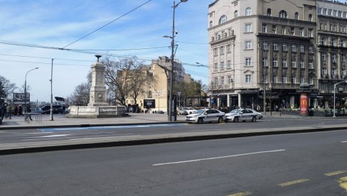 СЛИКЕ СА ЛИЦА МЕСТА: Лажна узбуна у хотелу Москва - Остављена сумњива торба, полиција одмах изашла на терен (ФОТО) СЛИКЕ СА ЛИЦА МЕСТА: Лажна узбуна у хотелу Москва - Остављена сумњива торба, полиција одмах изашла на терен (ФОТО)