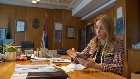 КАКО ПЛАТИТИ РАЧУН ЗА СТРУЈУ ЗА 60 СЕКУНДИ: Министарка Ђедовић објаснила грађанима како да користе нову апликацију „ЕПС Увид у рачун“ КАКО ПЛАТИТИ РАЧУН ЗА СТРУЈУ ЗА 60 СЕКУНДИ: Министарка Ђедовић објаснила грађанима како да користе нову апликацију „ЕПС Увид у рачун“