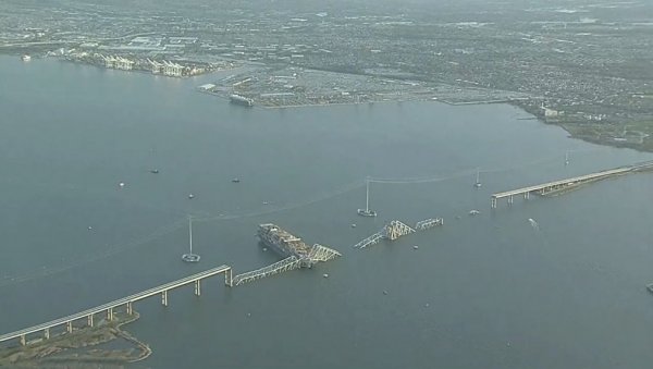 ПОЈАВИО СЕ СНИМАК ИЗ ВАЗДУХА: Језиви призори после удара брода у велики мост у Балтимору, катастрофа невиђених размера (ФОТО/ВИДЕО) ПОЈАВИО СЕ СНИМАК ИЗ ВАЗДУХА: Језиви призори после удара брода у велики мост у Балтимору, катастрофа невиђених размера (ФОТО/ВИДЕО)