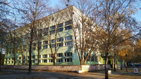 СКАНДАЛ У ЈАГОДИНИ: Малолентици избачени ихз школе због снимка интимног односа са другарицом СКАНДАЛ У ЈАГОДИНИ: Малолентици избачени ихз школе због снимка интимног односа са другарицом