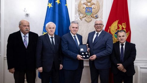 SKLADAN VERSKI ŽIVOT U CRNOJ GORI: Mandić sa delegacijom Interparlamentarne Skupštine Pravoslavlja SKLADAN VERSKI ŽIVOT U CRNOJ GORI: Mandić sa delegacijom Interparlamentarne Skupštine Pravoslavlja