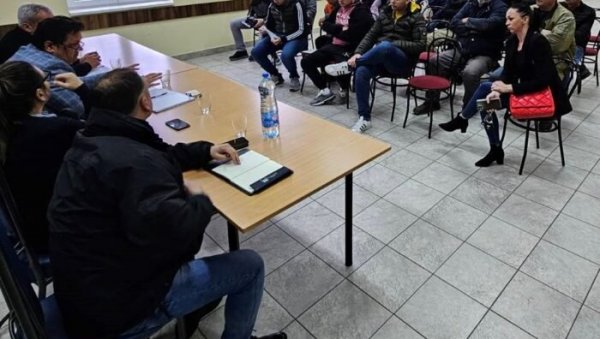 ЖИТЕЉИ БУСИЈА ТРАЖЕ ЕЛЕКТРО - ПРИКЉУЧКЕ: На састанку са председником Општине Земун договорени даљи кораци ЖИТЕЉИ БУСИЈА ТРАЖЕ ЕЛЕКТРО - ПРИКЉУЧКЕ: На састанку са председником Општине Земун договорени даљи кораци