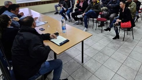 ЖИТЕЉИ БУСИЈА ТРАЖЕ ЕЛЕКТРО - ПРИКЉУЧКЕ: На састанку са председником Општине Земун договорени даљи кораци ЖИТЕЉИ БУСИЈА ТРАЖЕ ЕЛЕКТРО - ПРИКЉУЧКЕ: На састанку са председником Општине Земун договорени даљи кораци