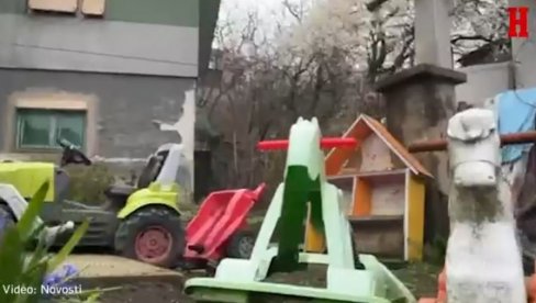 IGRAČKE SVUDA PO DVORIŠTU: Novosti ispred kuće Dankinih babe i dede (VIDEO) IGRAČKE SVUDA PO DVORIŠTU: Novosti ispred kuće Dankinih babe i dede (VIDEO)