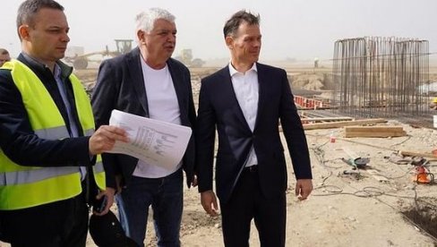 MALI OBIŠAO GRADILIŠTE U SURČINU: Sa ponosom sam stao među radnike i inženjere koji grade našu budućnost - Ekspo 2027 (FOTO) MALI OBIŠAO GRADILIŠTE U SURČINU: Sa ponosom sam stao među radnike i inženjere koji grade našu budućnost - Ekspo 2027 (FOTO)