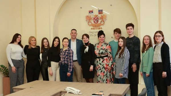 НАГРАДНА ЕКСКУРЗИЈА ЂАЦИМА ИСТРАЖИВАЧИМА: Град Кикинда талентоване ученике води на Копаоник НАГРАДНА ЕКСКУРЗИЈА ЂАЦИМА ИСТРАЖИВАЧИМА: Град Кикинда талентоване ученике води на Копаоник