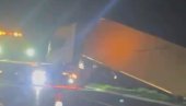 KAMION ZAVRŠIO U JARKU PORED PUTA: Saobraćajka na Milošu Velikom (VIDEO) KAMION ZAVRŠIO U JARKU PORED PUTA: Saobraćajka na Milošu Velikom (VIDEO)