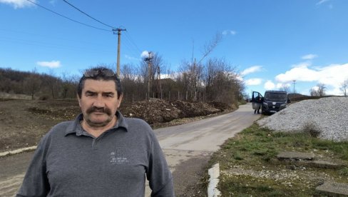 POGLEDAO SAM U PESAK, NEMA NIGDE TRAGOVA... Komšija iz Banjskog polja za Novosti - Samo da se pronađe dete živo i zdravo (VIDEO) POGLEDAO SAM U PESAK, NEMA NIGDE TRAGOVA... Komšija iz Banjskog polja za Novosti - Samo da se pronađe dete živo i zdravo (VIDEO)