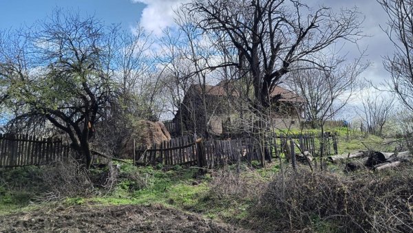 УПРАВО СНИМЉЕНО: Погледајте шта се дешава испред куће где је нестала мала Данка (ВИДЕО)