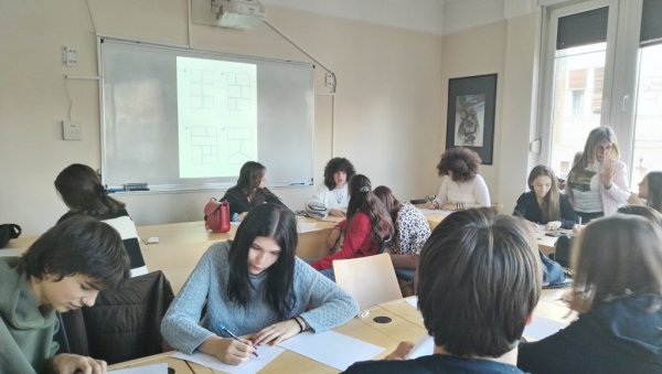 СТРИПОМ РЕКЛИ НЕ НАСИЉУ: Рад наших професора и ђака, по оцени међународне организације франкофоније, међу 10 најбољих у свету СТРИПОМ РЕКЛИ НЕ НАСИЉУ: Рад наших професора и ђака, по оцени међународне организације франкофоније, међу 10 најбољих у свету