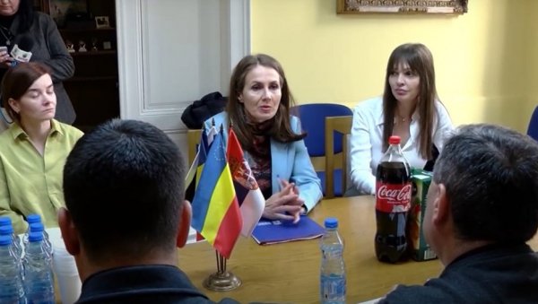 РУМУНИ СЕ ОСЕЋАЈУ РАВНОПРАВНИМА: Повереница Бранкица Јанковић у посети Вршцу РУМУНИ СЕ ОСЕЋАЈУ РАВНОПРАВНИМА: Повереница Бранкица Јанковић у посети Вршцу