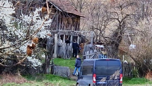 ЕКСКЛУЗИВНО: Погледајте шта полиција ради у кући Данкине мајке (ВИДЕО) ЕКСКЛУЗИВНО: Погледајте шта полиција ради у кући Данкине мајке (ВИДЕО)