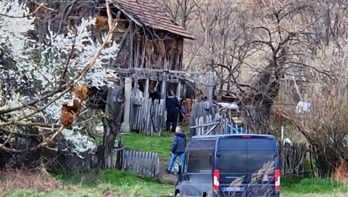 EKSKLUZIVNO: Pogledajte šta policija radi u kući Dankine majke (VIDEO) EKSKLUZIVNO: Pogledajte šta policija radi u kući Dankine majke (VIDEO)