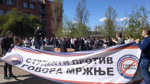 STUDENTI PROTIV GOVORA MRŽNJE: Blokada Filozofskog u Novom Sadu zbog skandaloznih izjava Dinka Gruhonjića (FOTO) STUDENTI PROTIV GOVORA MRŽNJE: Blokada Filozofskog u Novom Sadu zbog skandaloznih izjava Dinka Gruhonjića (FOTO)