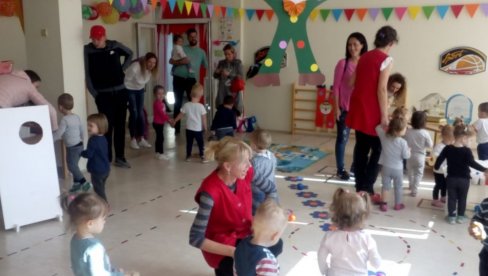 SVE ZA BEBE I ĐAKE: Saradnja Ministarstva za brigu o porodici i demografiju sa opštinom u Lučanima SVE ZA BEBE I ĐAKE: Saradnja Ministarstva za brigu o porodici i demografiju sa opštinom u Lučanima