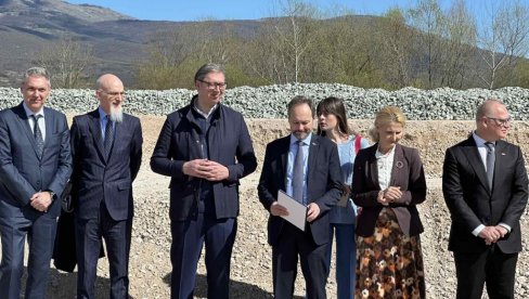 VUČIĆ OBIŠAO RADOVE: Pruga Niš–Dimitrovgrad biće završena do kraja 2027 - od Pirota do Beograda stizaće se za tri sata (VIDEO) VUČIĆ OBIŠAO RADOVE: Pruga Niš–Dimitrovgrad biće završena do kraja 2027 - od Pirota do Beograda stizaće se za tri sata (VIDEO)