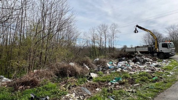 ДИВЉУ ДЕПОНИЈУ ЧИСТЕ 20. ПУТ: Комуналне екипе у обреновачком насељу ДИВЉУ ДЕПОНИЈУ ЧИСТЕ 20. ПУТ: Комуналне екипе у обреновачком насељу
