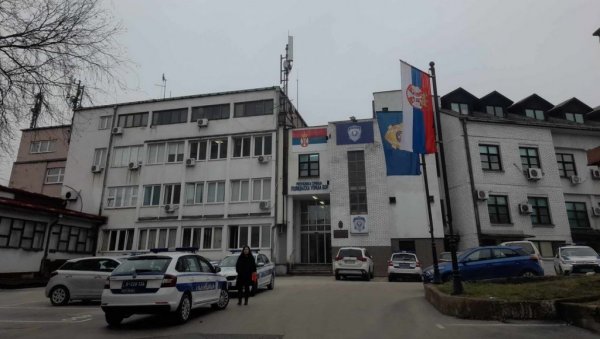 ТЕШКА КРАЂА У БОРУ: Малолетници крали рачунарску опрему из школе ТЕШКА КРАЂА У БОРУ: Малолетници крали рачунарску опрему из школе