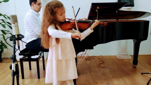 ZLATNE PARAĆINSKE VIOLINE: Četiri prve nagrade za OMŠ „Milenko Živković“ (FOTO) ZLATNE PARAĆINSKE VIOLINE: Četiri prve nagrade za OMŠ „Milenko Živković“ (FOTO)