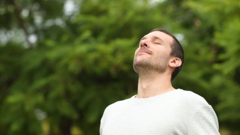 MAJNDFULNES - MENTALNI TRENING PAŽNJE Najprisutniji smo dok vežbamo i vodimo ljubav MAJNDFULNES - MENTALNI TRENING PAŽNJE Najprisutniji smo dok vežbamo i vodimo ljubav