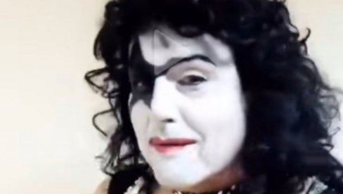 SADA JE VIĐENO SVE: Ovakvog Dragana Kojića Kebu, kao pevača Kiss-a, nikada ne biste prepoznali (FOTO/VIDEO) SADA JE VIĐENO SVE: Ovakvog Dragana Kojića Kebu, kao pevača Kiss-a, nikada ne biste prepoznali (FOTO/VIDEO)