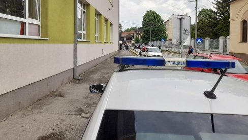 UHAPŠENA DVOJICA LESKOVČANA: Otac lažnim prijavljivanjem pokušao da zaštiti sina UHAPŠENA DVOJICA LESKOVČANA: Otac lažnim prijavljivanjem pokušao da zaštiti sina