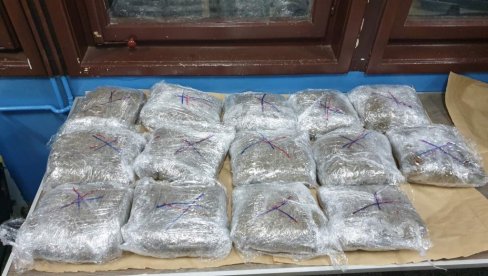 NAKON PRETRAGE U BLIZINI MAGISTRALE ROŽAJE-BERANE: U napuštenom objektu 45 kilograma marihuane NAKON PRETRAGE U BLIZINI MAGISTRALE ROŽAJE-BERANE: U napuštenom objektu 45 kilograma marihuane