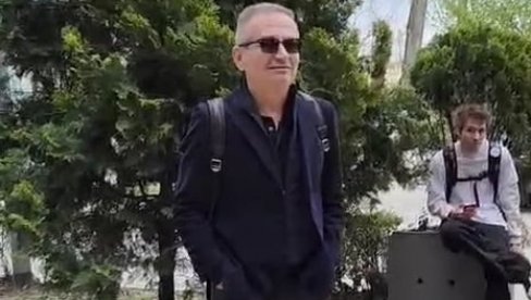 SKANDALOZNO PONAŠANJE: Profesor Filozofskog fakulteta u Novom Sadu prostački vređao novinarku (VIDEO) SKANDALOZNO PONAŠANJE: Profesor Filozofskog fakulteta u Novom Sadu prostački vređao novinarku (VIDEO)