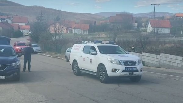 НАЈНОВИЈИ СНИМАК: Шта се тренутно дешава испред куће где је Данка нестала (ВИДЕО) НАЈНОВИЈИ СНИМАК: Шта се тренутно дешава испред куће где је Данка нестала (ВИДЕО)