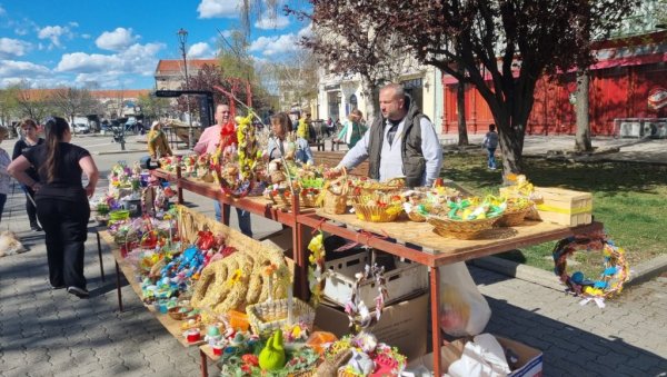 УСКРШЊИ БАЗАР У ВРШЦУ: Поштују своје комшије католике, у понуди све за богату трпезу УСКРШЊИ БАЗАР У ВРШЦУ: Поштују своје комшије католике, у понуди све за богату трпезу