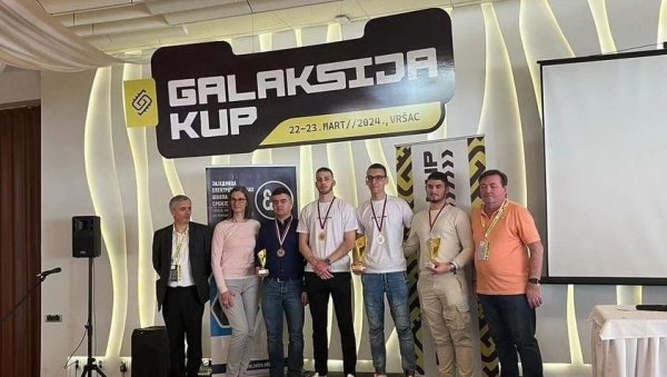 ПАМЕТНЕ НАОЧАРЕ ЗА ЛАКШИ ЖИВОТ: Награђен изум матураната ЕТШ Мија Станимировић из Ниша ПАМЕТНЕ НАОЧАРЕ ЗА ЛАКШИ ЖИВОТ: Награђен изум матураната ЕТШ Мија Станимировић из Ниша