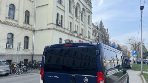 POKUŠALI DA UKRADU STRUJNI KABL: Zrenjaninska policija uhapsila dva muškarca POKUŠALI DA UKRADU STRUJNI KABL: Zrenjaninska policija uhapsila dva muškarca