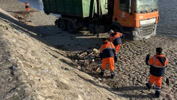 ОЧИШЋЕНО ПРИОБАЉЕ ДУНАВА: Комуналне екипе средиле потез у Земуну ОЧИШЋЕНО ПРИОБАЉЕ ДУНАВА: Комуналне екипе средиле потез у Земуну