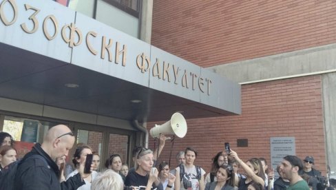 NIŠTA SLIČNO NISAM POTPISALA: Profesorka Olga Bodroža Pantić - Lažno su me optužili da sam potpisala peticiju za Dinka Gruhonjića NIŠTA SLIČNO NISAM POTPISALA: Profesorka Olga Bodroža Pantić - Lažno su me optužili da sam potpisala peticiju za Dinka Gruhonjića