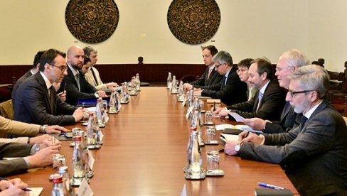 PRIŠTINA ČINI SVE DA SRBE PROTERA SA KiM: Petković sa Kvintom o političko-bezbednosnoj situaciji na Kosovu i Metohiji PRIŠTINA ČINI SVE DA SRBE PROTERA SA KiM: Petković sa Kvintom o političko-bezbednosnoj situaciji na Kosovu i Metohiji
