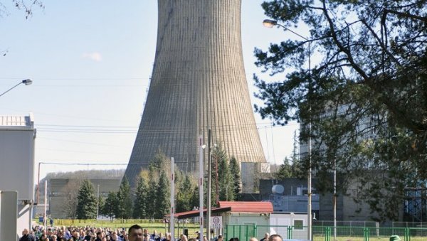 УГАЉ ЈЕ НАШ ХЛЕБ: Протест незадовољних радника Рудника и Термоелектране Угљевик УГАЉ ЈЕ НАШ ХЛЕБ: Протест незадовољних радника Рудника и Термоелектране Угљевик
