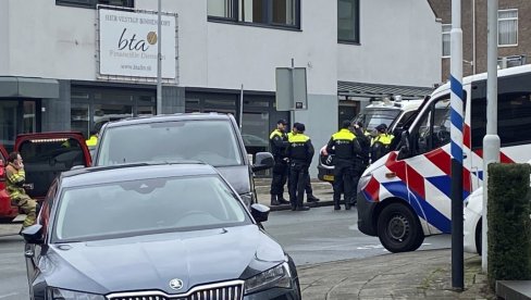OTMIČAR SE PREDAO: Okončana talačka kriza u Holandiji, evo zašto je oteo ljude OTMIČAR SE PREDAO: Okončana talačka kriza u Holandiji, evo zašto je oteo ljude