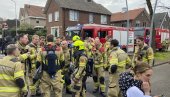 TALAČKA KRIZA U HOLANDIJI: Puštena tri taoca, nekolko ljudi i dalje u kafiću (FOTO) TALAČKA KRIZA U HOLANDIJI: Puštena tri taoca, nekolko ljudi i dalje u kafiću (FOTO)