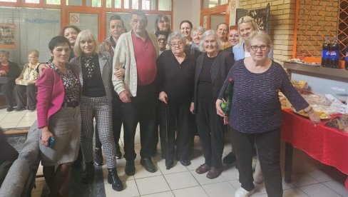 ЛЕПА ТРАДИЦИЈА У ВРШЦУ: Удружења жена спремала послужење за рођенданце из Геронтолошког центра