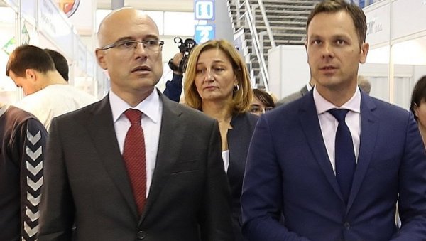 МАЛИ ЧЕСТИТАО ВУЧЕВИЋУ: Милош је одговоран и озбиљан, савесно и вредно обавља свој посао МАЛИ ЧЕСТИТАО ВУЧЕВИЋУ: Милош је одговоран и озбиљан, савесно и вредно обавља свој посао