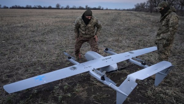 ШПИГЛ ТВРДИ: Распад коалиције у Немачкој угрозио испоруку дронова Украјини ШПИГЛ ТВРДИ: Распад коалиције у Немачкој угрозио испоруку дронова Украјини