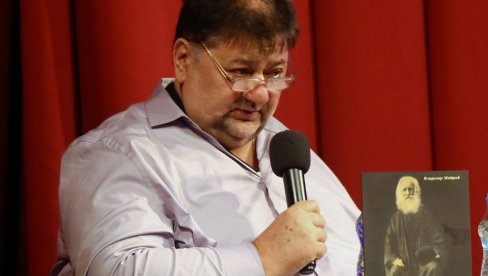 UM U SLUŽBI PRAVOSLAVLJA: U Šapcu promovisana knjiga Od majke do crkve novinara Novosti Vladimira Mitrića UM U SLUŽBI PRAVOSLAVLJA: U Šapcu promovisana knjiga Od majke do crkve novinara Novosti Vladimira Mitrića